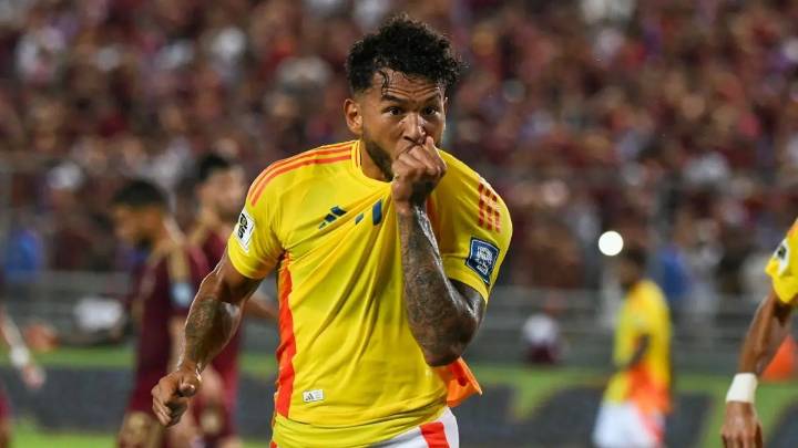 Luis Javier Suárez se fue de doblete con golazo tras pasesote de James Rodríguez contra Venezuela