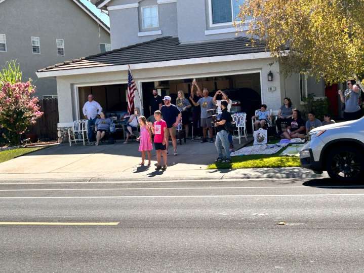 Elk Grove community honors 10-year-old cancer survivor with parade