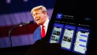 Trump reaparece con más de 40 mensajes en Truth Social tras rumores sobre su salud