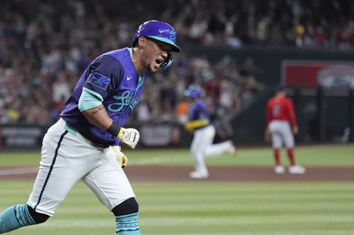 Carroll conecta su 30mo jonrón y Diamondbacks vencen 10