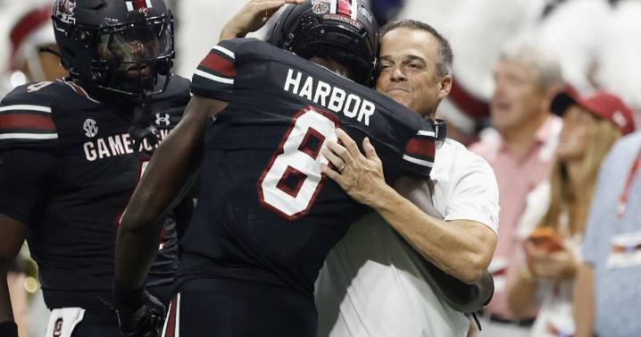 Run-happy QB, star defensive end anchor South Carolina ahead of Mizzou matchup
