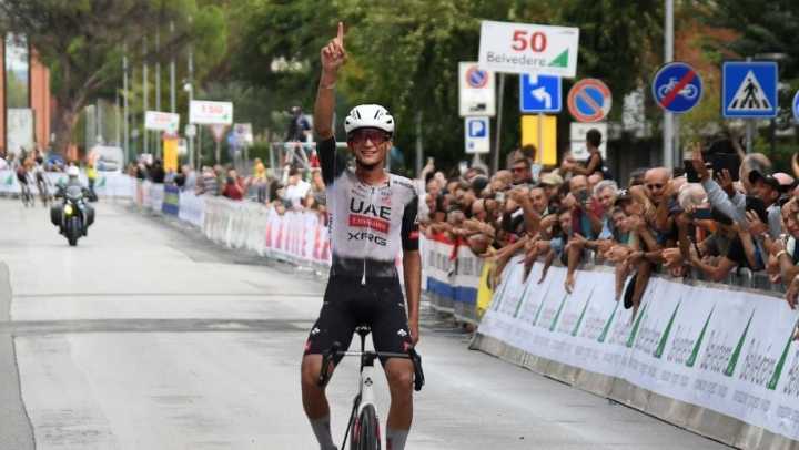 Isaac del Toro firma triplete en Italia al conquistar la Coppa Sabatini