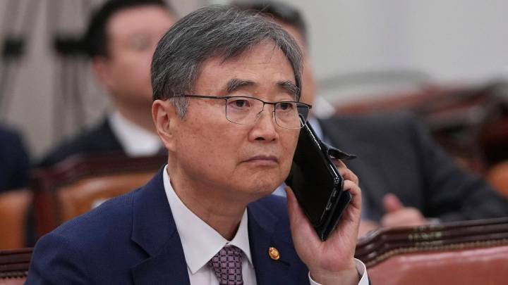 South Koreans feel betrayed over detainment of hundreds of workers at plant raid in Georgia
