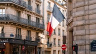 Fitch recorta calificación de Francia por deterioro de sus finanzas públicas