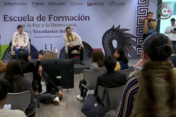Increpa universitaria a Noroña: ¿dónde está la congruencia?