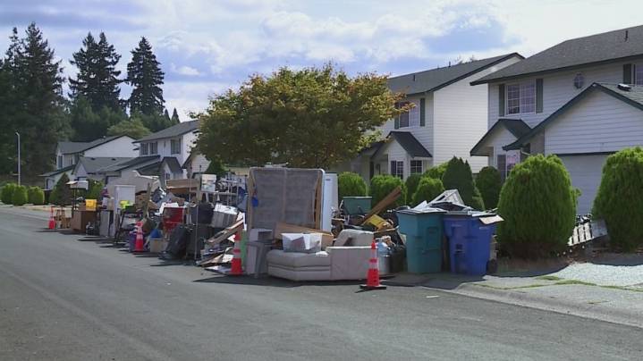 'Heartbreaking': Vancouver couple in their 80s evicted, items thrown to street