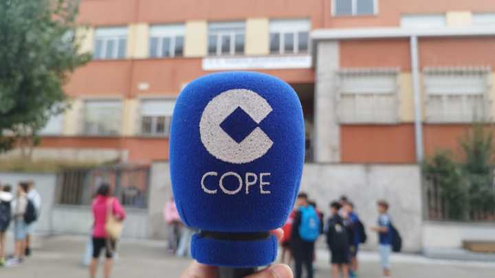 La vuelta al cole en A Coruña: Nervios, madrugones y el 'aeropuerto' de Zalaeta abarrotado de adolescentes
