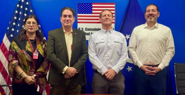 Establece Recaudación y Consulado temas de movilidad transfronteriza