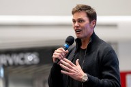 Tom Brady Publicly Calls Out Rob Gronkowski’s Bad Habits as Fox Broadcaster Hits Back Instantly A playful banter between Rob Gronkowski and Tom Brady set the stage for their meetup on Week 2 of the Fo