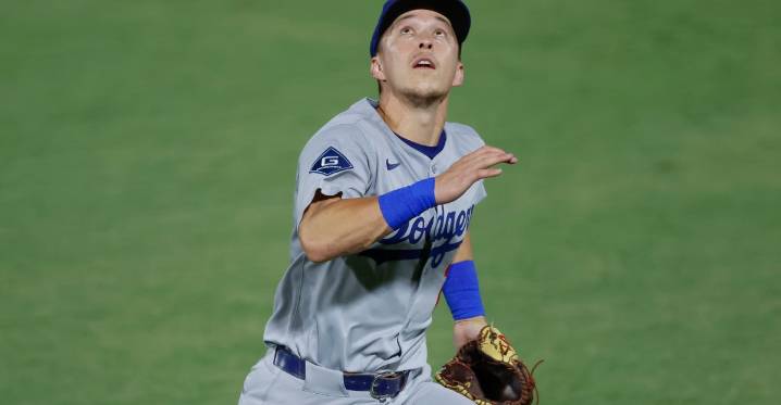Dodgers activate Tommy Edman off injured list