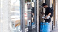 El alza del SMI, que ya es el salario más frecuente, lastró la creación de empleo pero benefició al PIB