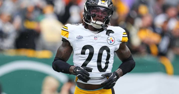 Kaleb Johnson removed from Steelers' kickoff returning duty in wake of blunder vs. Seahawks