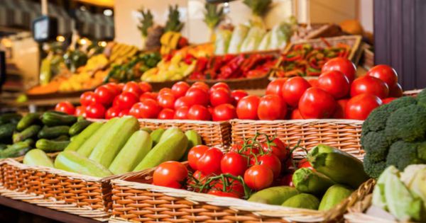 Exigen el retiro urgente de estas batatas, manzanas y otras verduras del mercado por contener trozos de metal que causan "perforación intestinal"