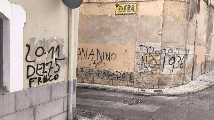 Las paredes del Casco Antiguo sufren una nueva oleada de pintadas