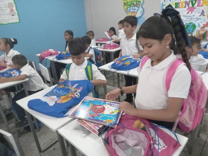 Más de 300 mil estudiantes inician clases en Bolívar