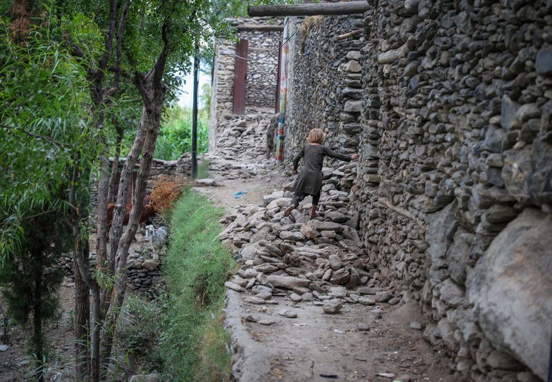 Rescuers in Afghanistan race to reach remote quake