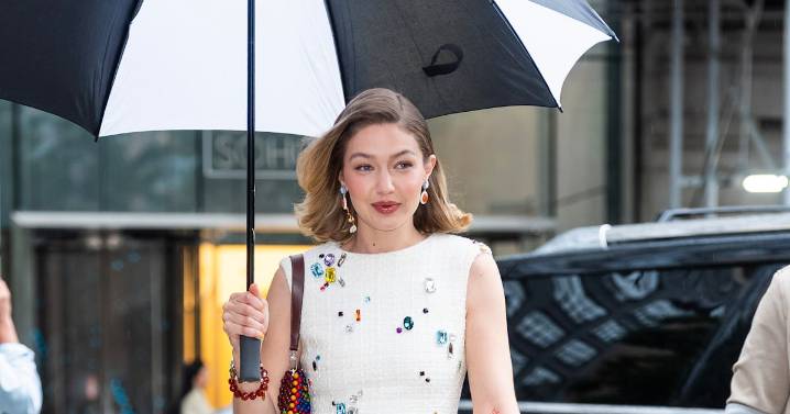 Gigi Hadid Wore A Retro Bikini & Thong Sandals For Havaianas