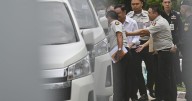 Ex primer ministro de Tailandia comienza condena de cárcel por condenas previas