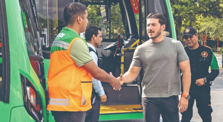 Entrega Samuel García 26 nuevas unidades urbanas en San Pedro