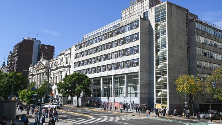 Emergencia presupuestaria en la UBA: suspenden el uso de gas en calderas y aires acondicionados