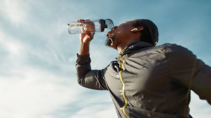 No tomar suficiente agua podría tener más efectos de los que se piensa