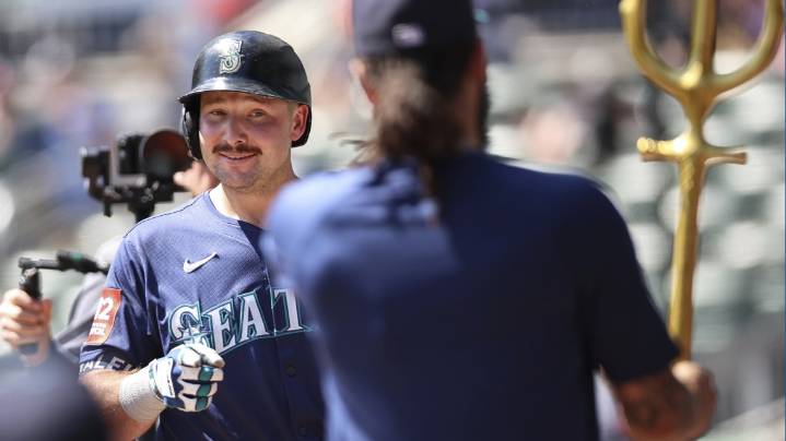 Raleigh hits major league-leading 53rd homer, Mariners rout Braves 18