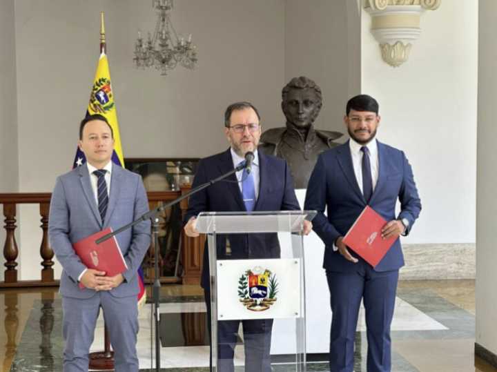 (VIDEO) Venezuela denuncia que un buque de guerra de EEUU abordó ilegalmente una embarcación de pescadores
