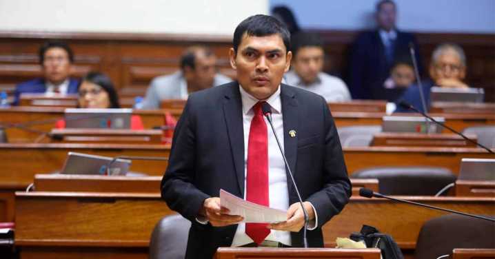 Perú Libre apoyará mociones de censura contra Santiváñez y Eduardo Arana, afirma Américo Gonza