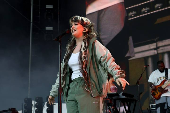Lola Young cancels DC show after collapsing onstage in Queens