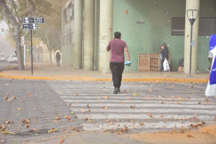 Viernes en San Juan: máxima de 30°C y alerta por viento Zonda