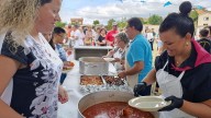 Fabada "ejemplar" para quinientos en Leceñes (Valdesoto): "Este año nos sabe todavía mejor"