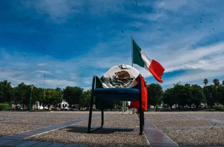 Reclaman ausencia de Sheinbaum en Culiacán tras visita a Sinaloa; colocan silla vacía en Palacio de Gobierno