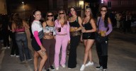Un desfile de 'chonis y canis' desata la diversión en el inicio de las fiestas de Villoria