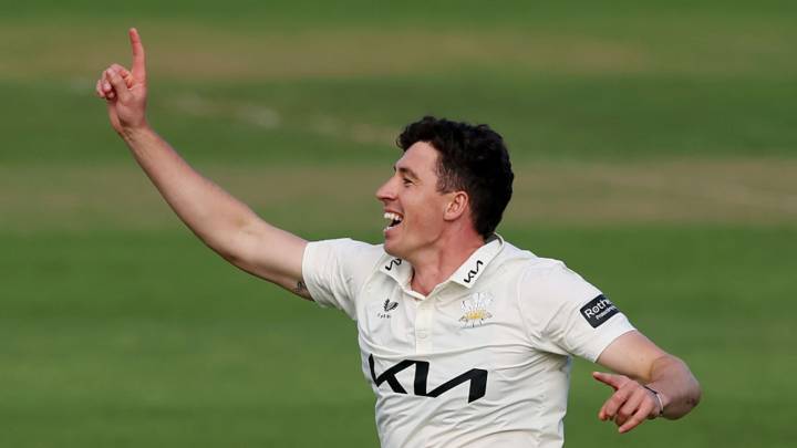 County Championship: Matt Fisher gives Surrey control of battle against title rivals Nottinghamshire
