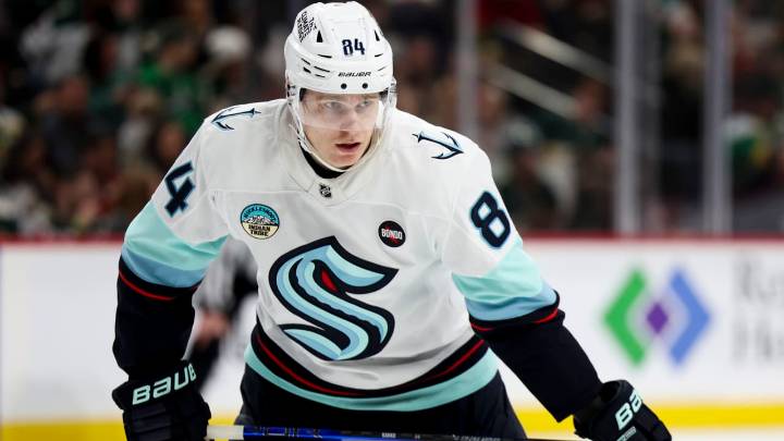 Kakko out 6 weeks for Kraken with broken hand