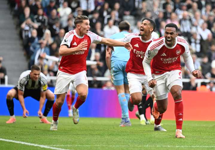Arsenal le ganó al Newcastle 2-1 de visitante y es el nuevo escolta del Liverpool en la Premier League