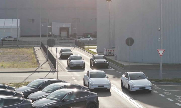 Tesla deploys Unsupervised FSD in Europe for the first time