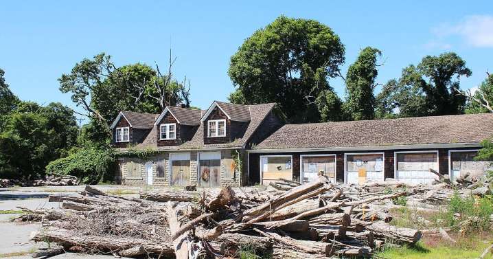 Select Board Backs $50,000 To Study Pumping Station Site For New Beach Office