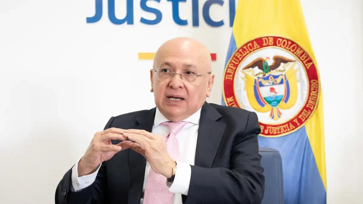 Eduardo Montealegre, ministro de Justicia, contradice al presidente Gustavo Petro y asegura que ‘Colombia no volverá a la aspersión’