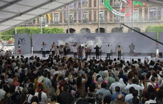 Entregan pueblos originarios bastones de mando a nuevos ministros de la SCJN