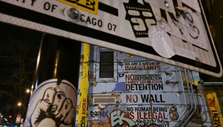 How do Chicago's sanctuary laws protect immigrants?