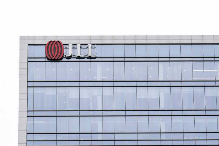 Jones Lang LaSalle: Expect Accelerated Buybacks And Leasing Turnaround (NYSE:JLL)