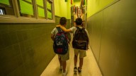 Familias y maestros alertan de controvertidos métodos 'antibullying' ideados por CREA, el grupo señalado por los presuntos abusos