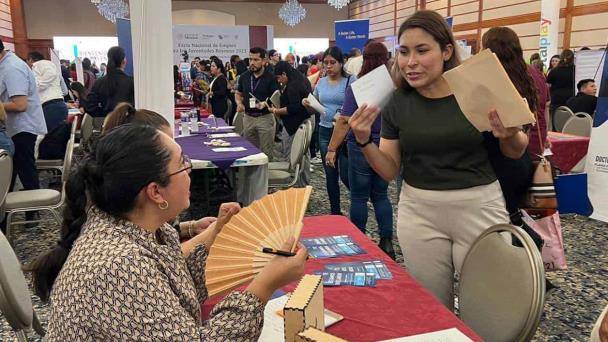 Acercan oportunidades laborales a profesionistas