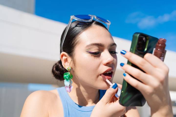 7 Ways Your Makeup Can Be Harming Your Health