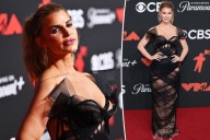 Jessica Simpson hits VMAs 2025 red carpet in a tulle dress