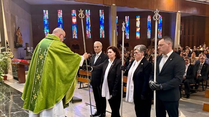 Mónica Urdiales asume la abadía del Cristo del Gran Poder