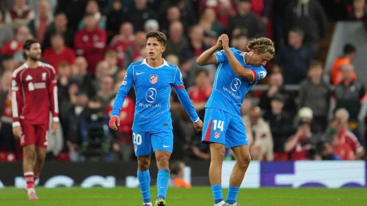 Derrota cruel del Atlético con un Llorente bendecido sobre el césped de Anfield