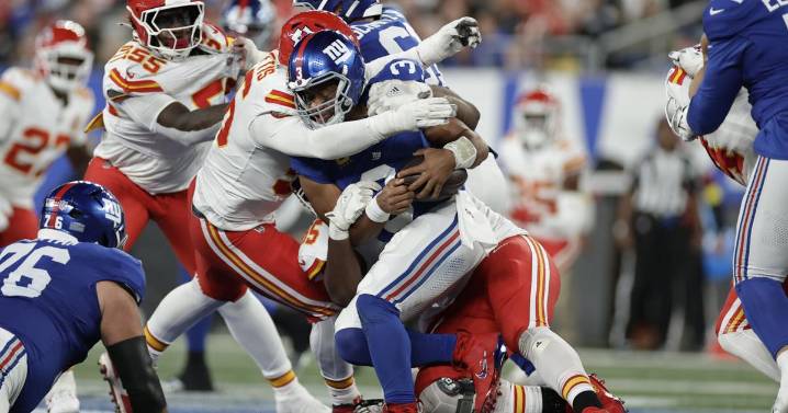 Chiefs star Chris Jones returns from aunt's funeral in Mississippi to play against Ravens