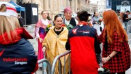 El grupo que sale último en la Ofrenda del Flores por tradición: su turno llega casi a medianoche